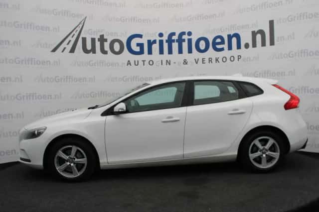Volvo V40 (2014) thumbnail 2
