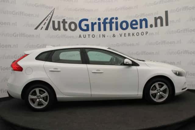 Volvo V40 (2014) thumbnail 6