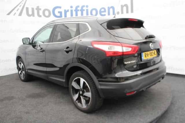 Nissan Qashqai (2017) thumbnail 3