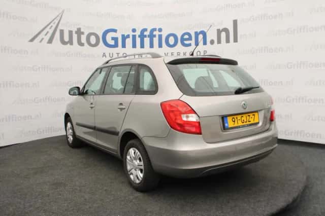 Škoda Fabia (2008) thumbnail 3