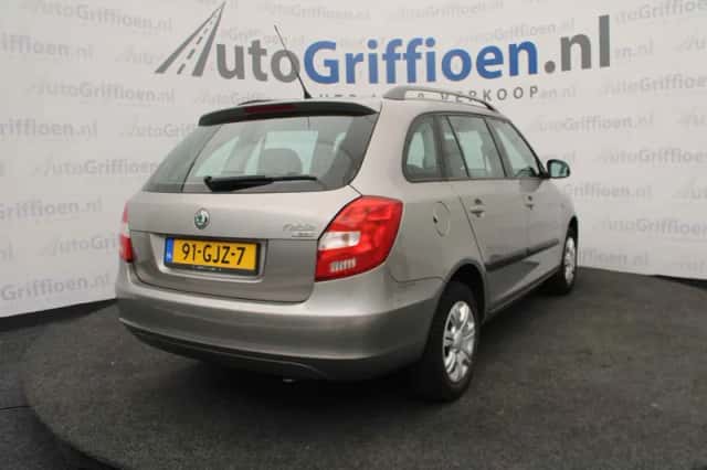 Škoda Fabia (2008) thumbnail 5