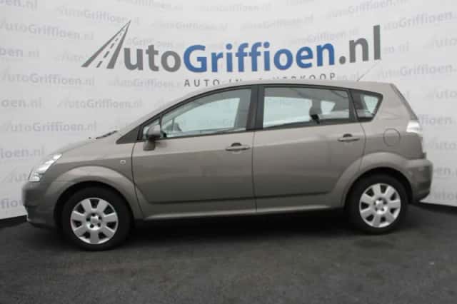 Toyota Corolla Verso (2006) thumbnail 2