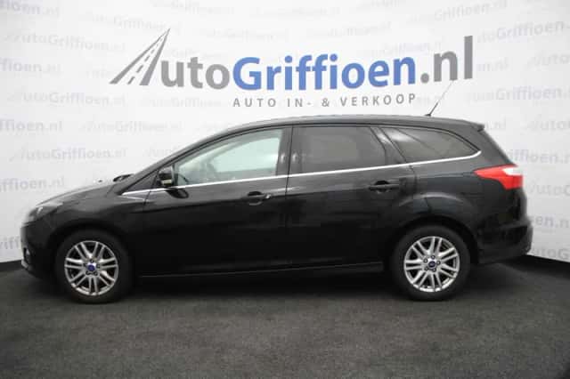 Ford Focus (2013) thumbnail 2
