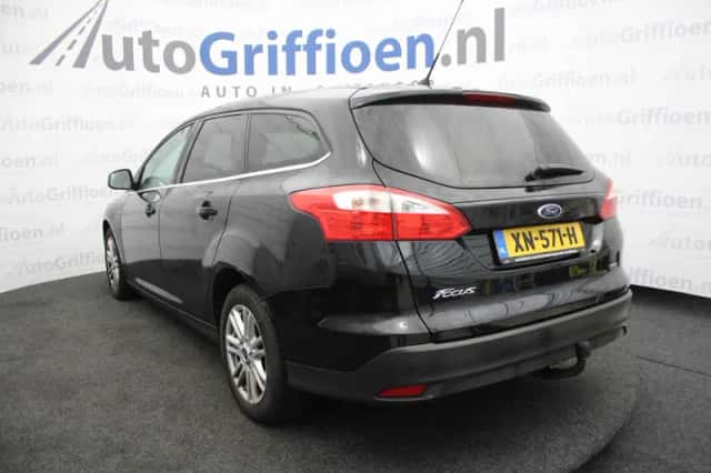 Ford Focus (2013) thumbnail 3