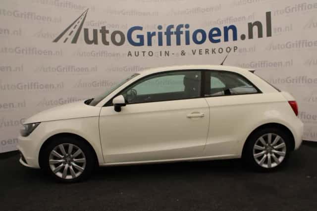 Audi A1 (2011) thumbnail 2