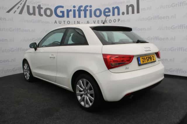 Audi A1 (2011) thumbnail 3