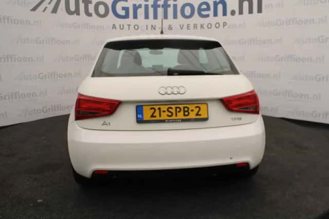 Audi A1 (2011) thumbnail 4