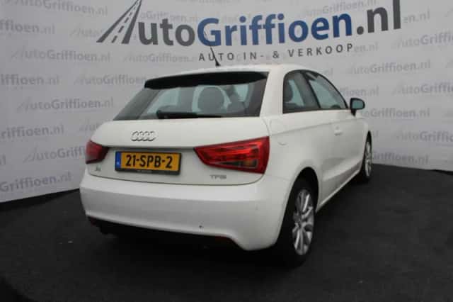 Audi A1 (2011) thumbnail 5