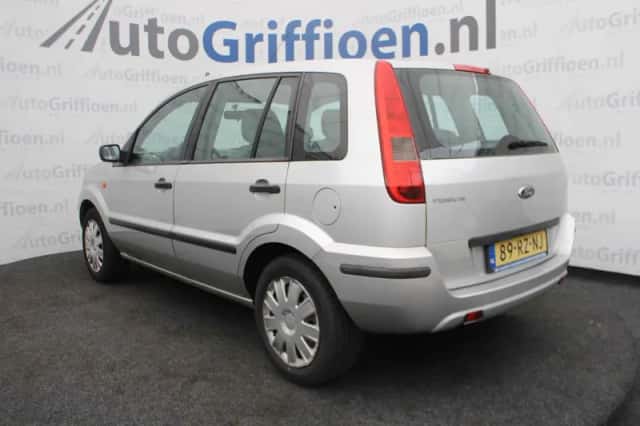 Ford Fusion (2005) thumbnail 3