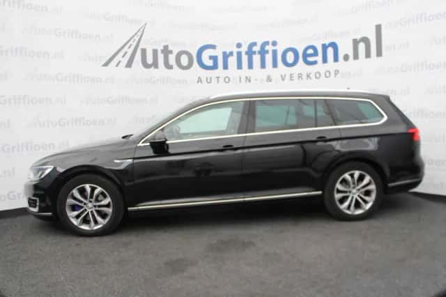 Volkswagen Passat (2016) thumbnail 2