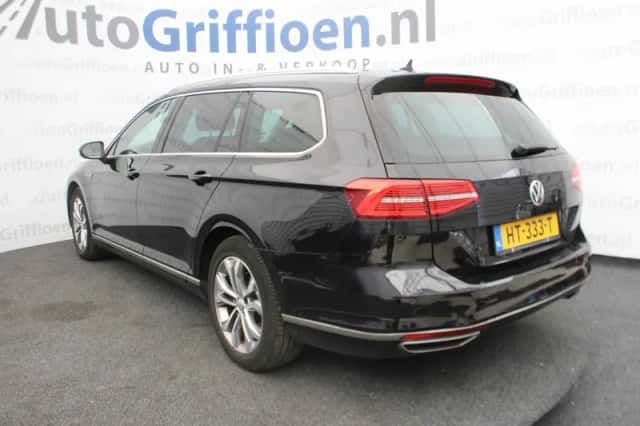 Volkswagen Passat (2016) thumbnail 3