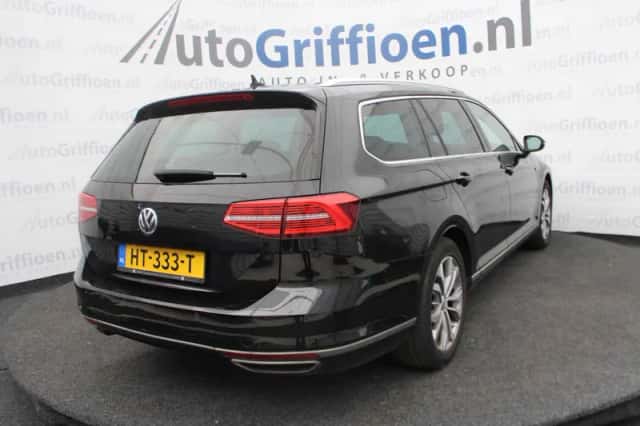 Volkswagen Passat (2016) thumbnail 5