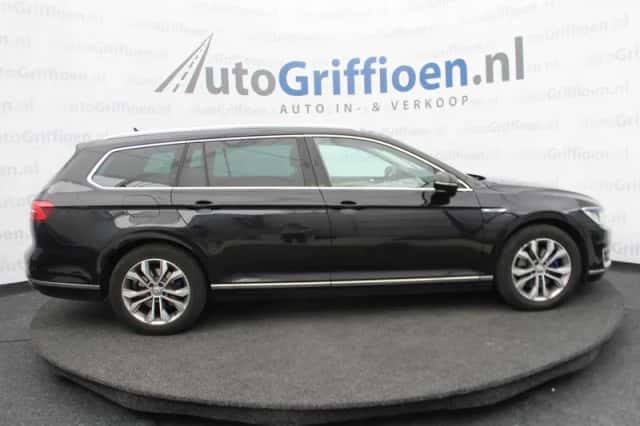 Volkswagen Passat (2016) thumbnail 6