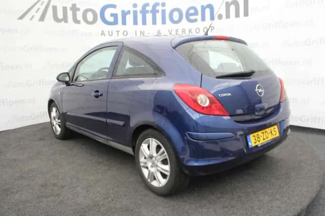 Opel Corsa (2007) thumbnail 3