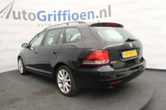 Volkswagen Golf (2010) thumbnail 3