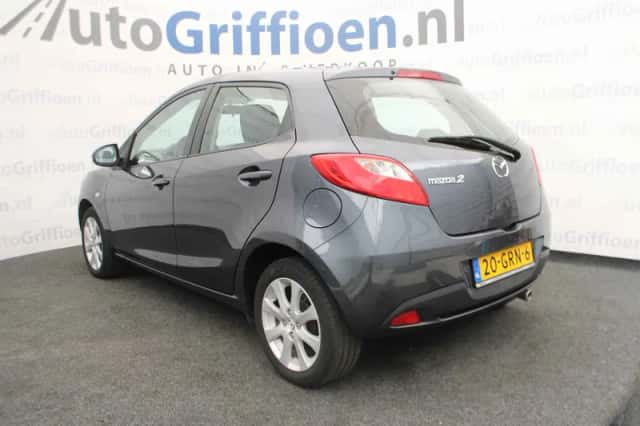 Mazda 2 (2008) thumbnail 3