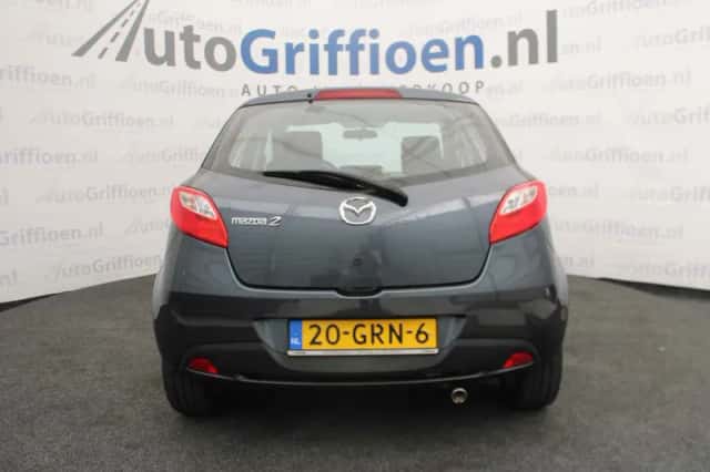Mazda 2 (2008) thumbnail 4