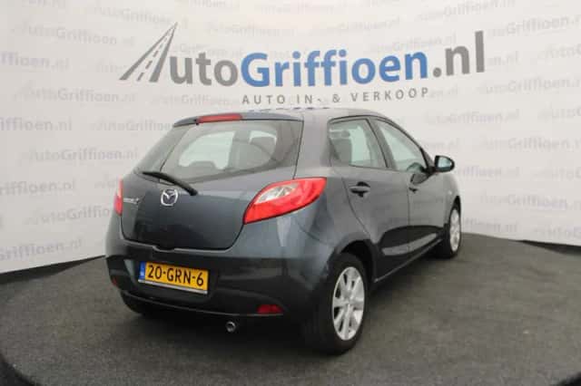 Mazda 2 (2008) thumbnail 5