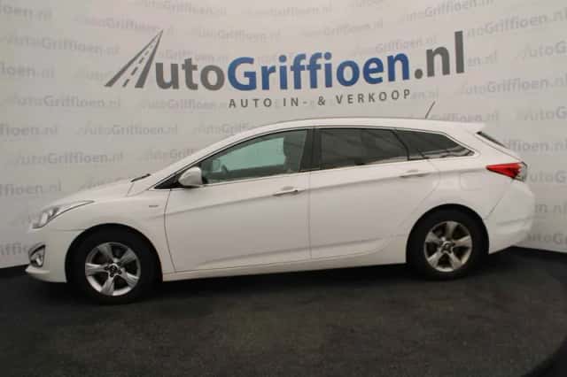 Hyundai i40 (2011) thumbnail 2