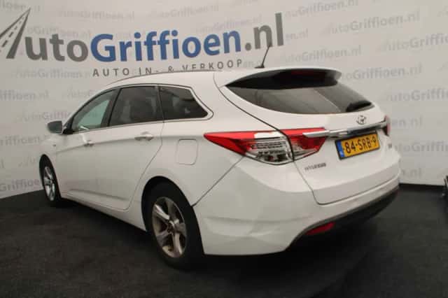 Hyundai i40 (2011) thumbnail 3