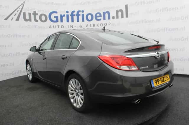 Opel Insignia (2009) thumbnail 3