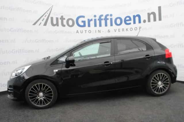 Kia Rio (2015) thumbnail 2