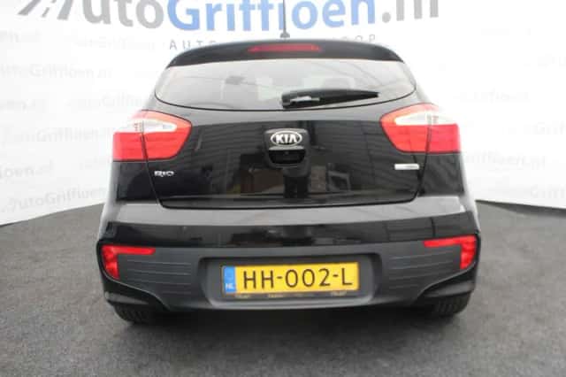 Kia Rio (2015) thumbnail 4