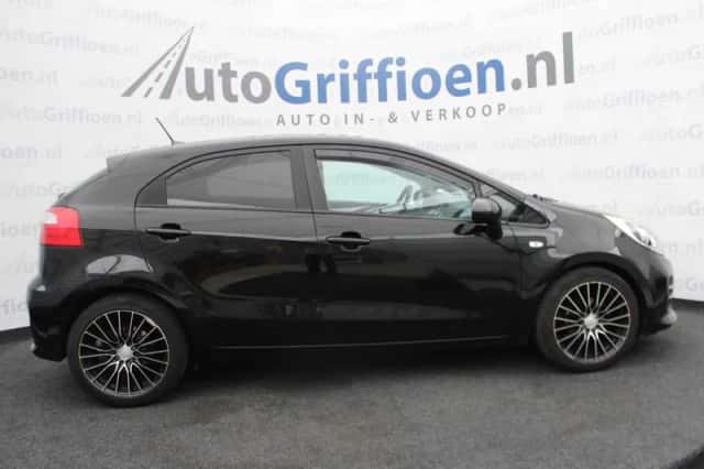 Kia Rio (2015) thumbnail 6