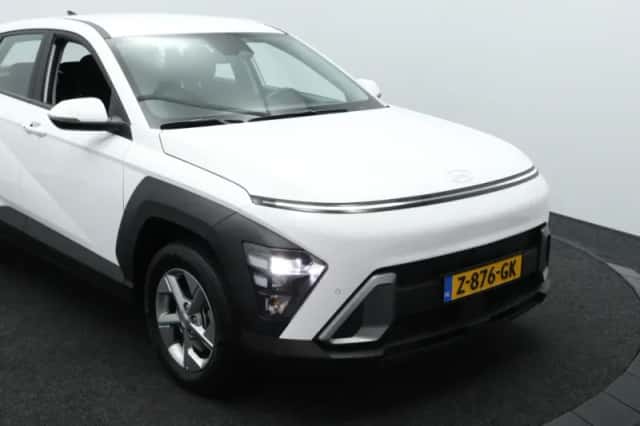 Hyundai Kona (2024) thumbnail 3