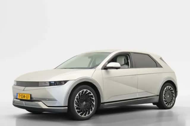 Hyundai Ioniq 5 (2023) thumbnail 1