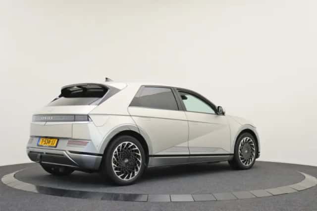 Hyundai Ioniq 5 (2023) thumbnail 2