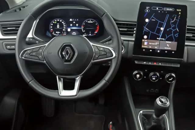 Renault Captur (2023) thumbnail 3