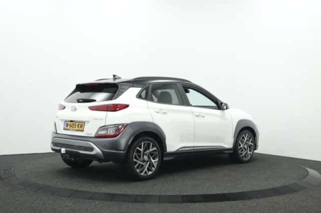 Hyundai Kona (2021) thumbnail 2