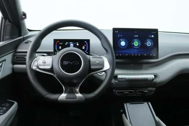 BYD Dolphin (2026) thumbnail 3