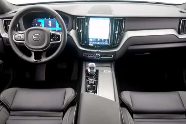 Volvo XC60 (2025) thumbnail 3