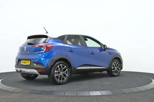 Renault Captur (2021) thumbnail 2