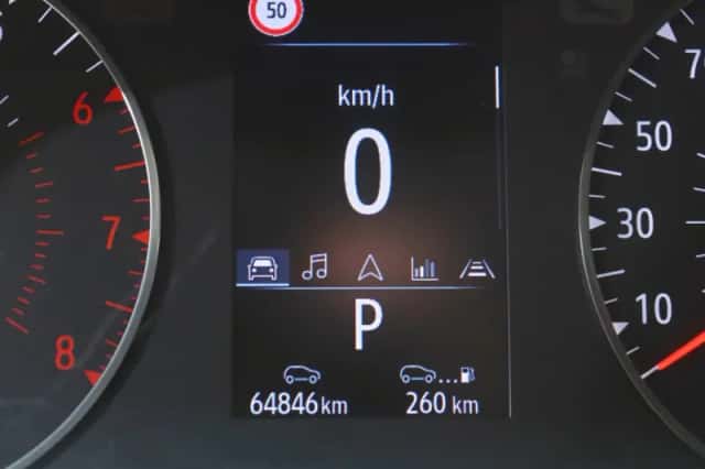 Renault Captur (2021) thumbnail 4
