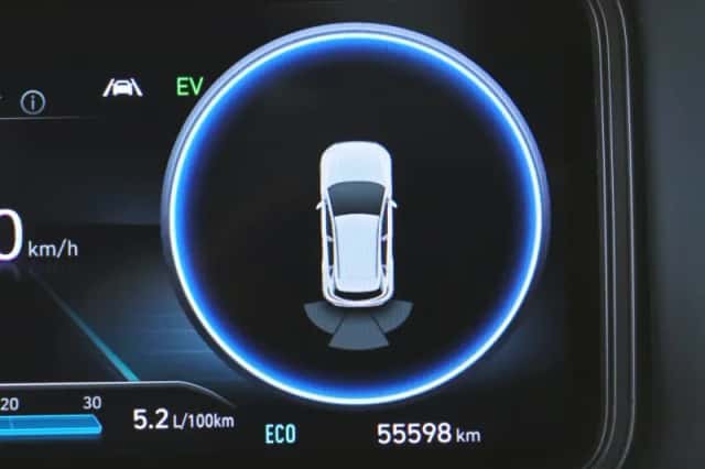 Hyundai Kona (2021) thumbnail 4