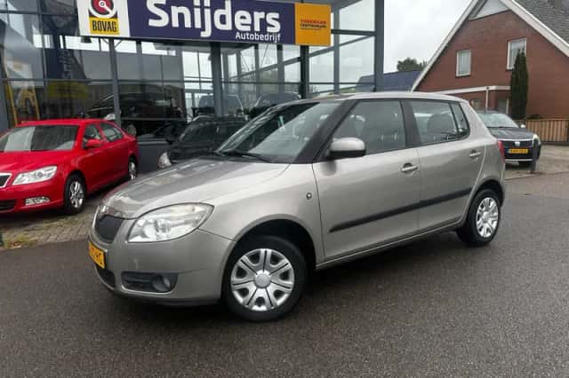 Škoda Fabia (2008) thumbnail 1