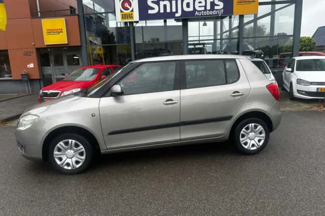 Škoda Fabia (2008) thumbnail 2