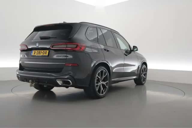 BMW X5 (2023) thumbnail 2