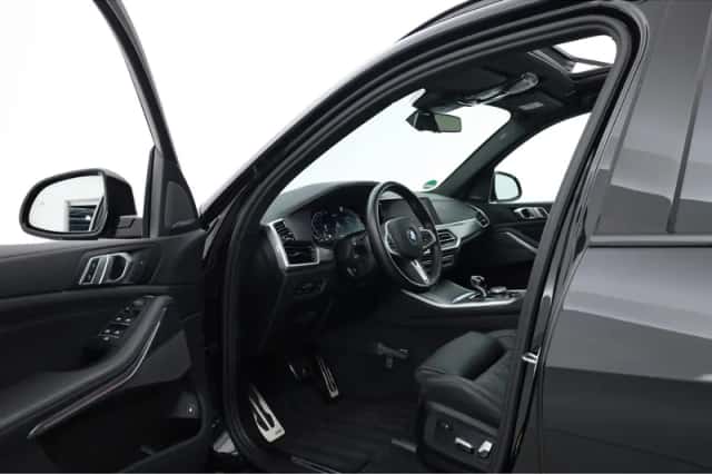 BMW X5 (2023) thumbnail 5