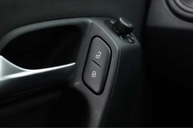Volkswagen Polo (2014) thumbnail 2