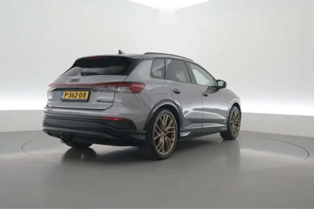 Audi Q4 e-tron (2021) thumbnail 2