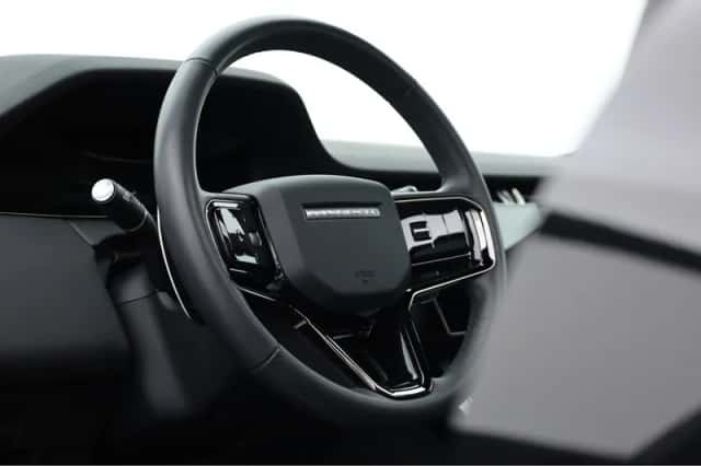 Land Rover Range Rover Evoque (2024) thumbnail 2