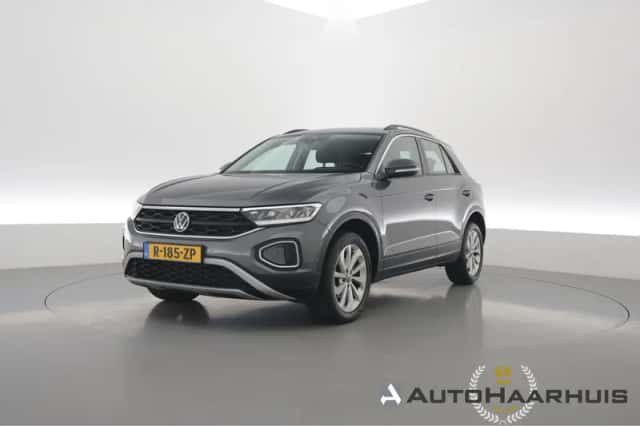 Volkswagen T-Roc (2022) thumbnail 1