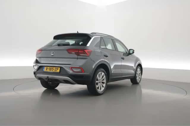 Volkswagen T-Roc (2022) thumbnail 2