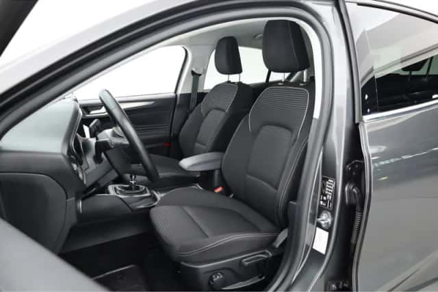 Ford Focus (2023) thumbnail 3