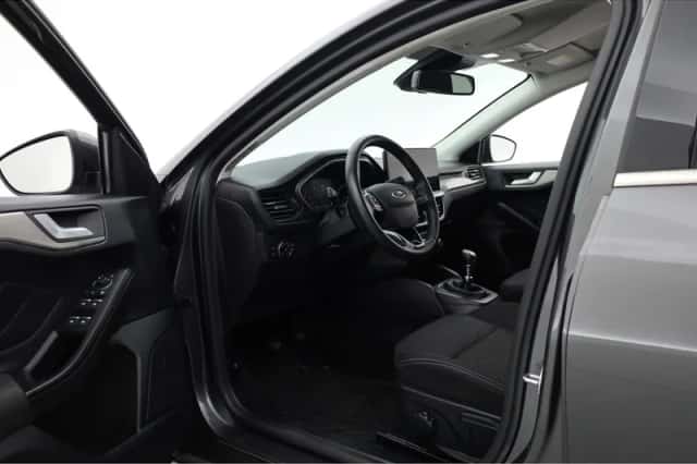 Ford Focus (2023) thumbnail 5