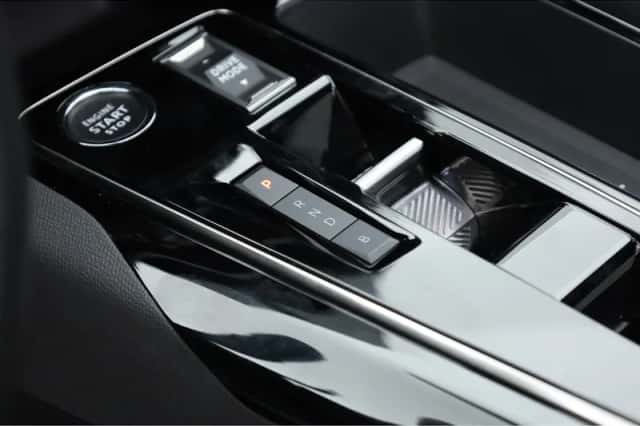 Peugeot 3008 (2023) thumbnail 6